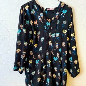 A pretty blue combination with small drawings. Simple and oversized, beautiful